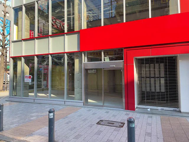 秋葉原駅の近くにあるビルが一棟丸ごとテナントが撤退・・・