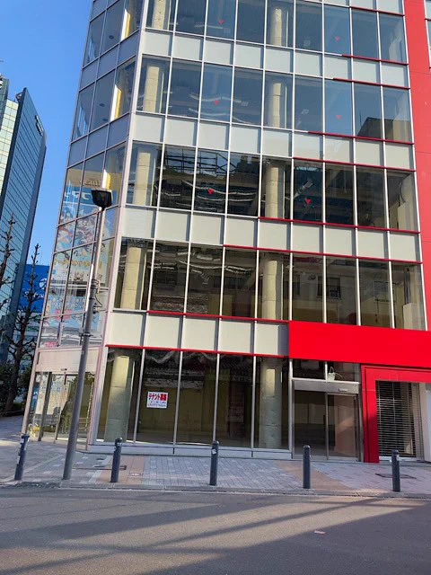 秋葉原駅の近くにあるビルが一棟丸ごとテナントが撤退・・・