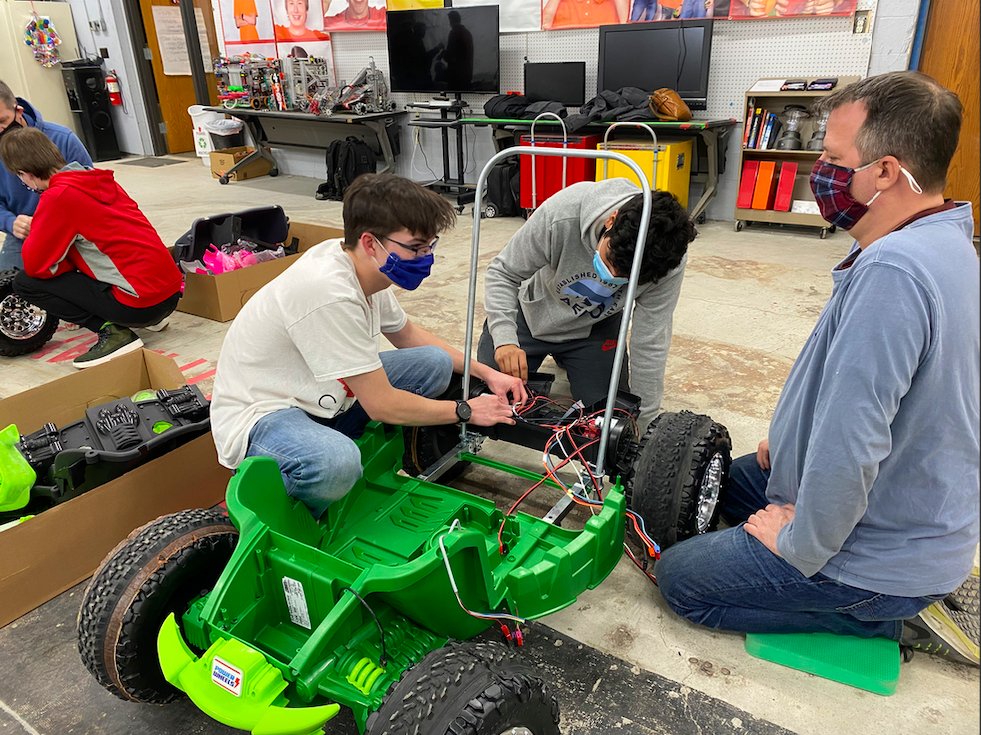 Had an amazing first visit to <a href="/LEARNstem/">LEARN Sci&Math Club</a>  to help build with Geeks for Kids! #Power2Play