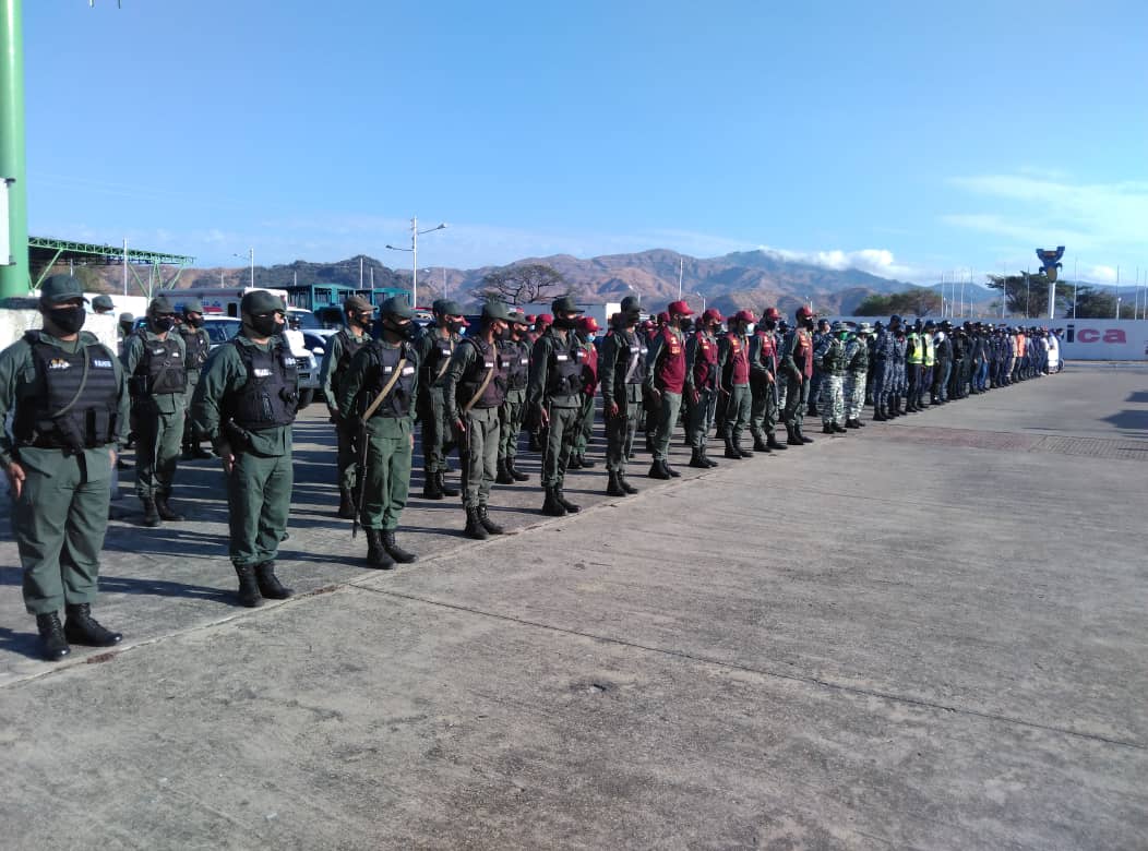 guarico_f's tweet photo. Con la participación del Gobernador @josemvasquez y del G/D Miguel Angel Urrieta Secretario Ejecutivo de @Guaricoseguro se dio inició al Dispositivo de Seguridad "Carnavales Felices y Bioseguros 2021"🚨🚔. 
#SanJuanDeLosMorros 
#CuadrantesDePaz https://t.co/tZbIvrDfpl