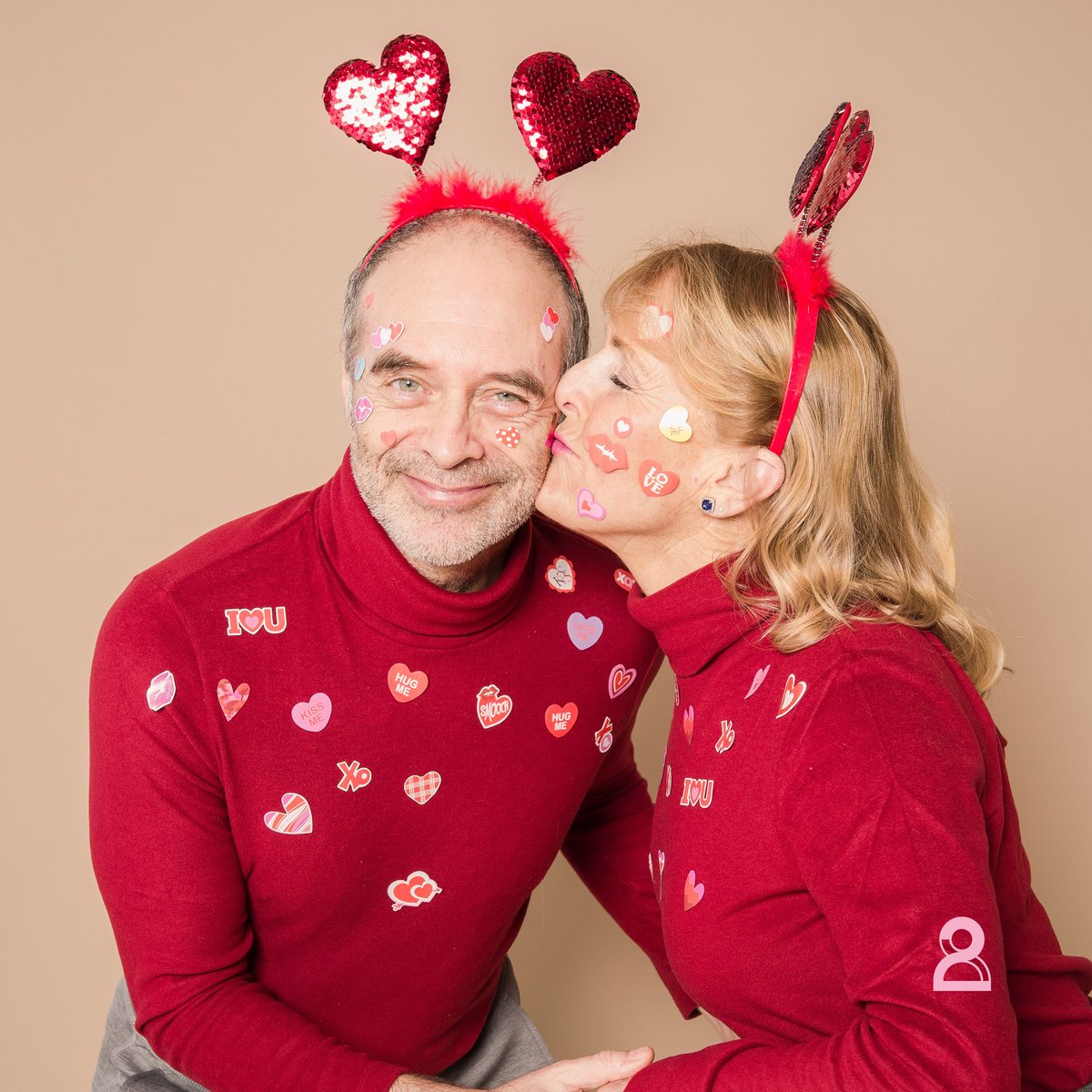 😍 CONCOURS ATTACHANT-Profite du weekend de la Saint-Valentin pour propager l'amour ! 👍 Aime cette publication et tag quelqu'un qui t'est cher et qui te manque dans les commentaires ET cours la chance de remporter un panier cadeau de produits Karine Joncas d'une valeur de 155 $.