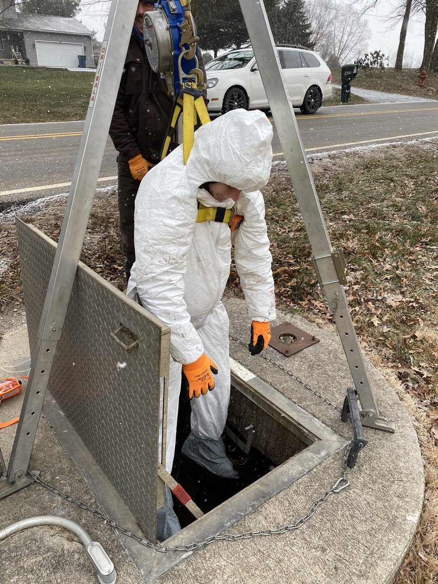 A little confined space entry into a pump station with the new guy. Did he make it or not...... 🤣