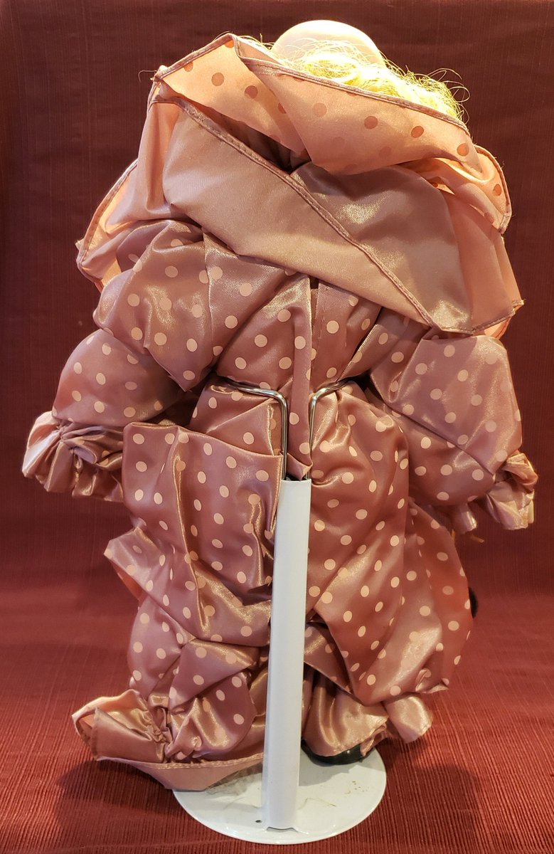 atticesoterica's tweet photo. Vintage Brinn's 1991 Collectible Porcelain Edition 14" Sad Face Clown Doll With Stand In Pink and Rose Color Costume With Big Black Shoes https://t.co/GpCgGOmHKD #Etsy #Vintage #Curios #Collectibles #BestOffer #Antiques #AtticEsoterica #Brinn'S https://t.co/ev3fH5PftK