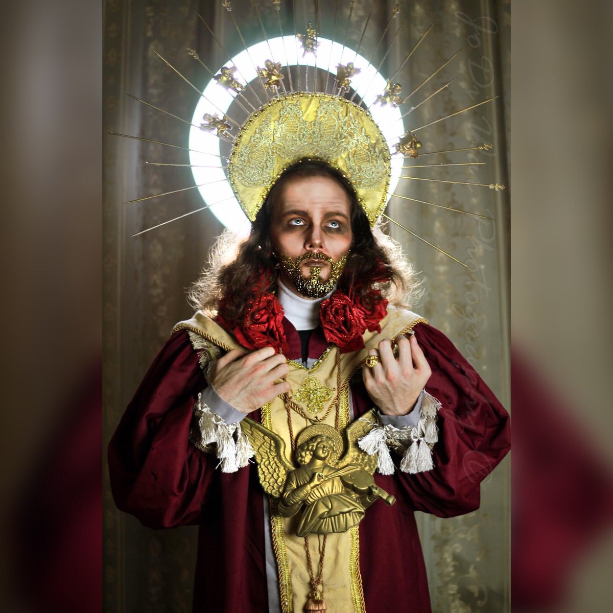 JoDiWarPhoto's tweet photo. New shoot upload. Part 1 of St. Valentine . Look with pity upon our wants, hear our requests, attend to our prayers, by your intercession relieve the miseries under which we labor may we love above all else. #stvalentine #stvalentinesday #valentinesday #photography #crown #halo https://t.co/ZuNINPG2H6