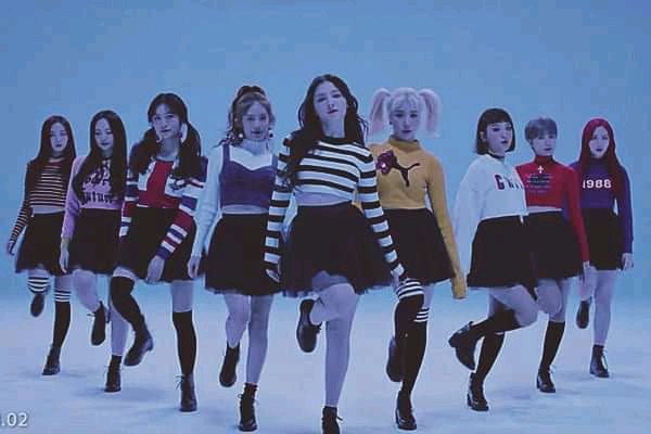 AliMcdonie's tweet photo. You love this kpop girl group right?💫🌈❤

#MOMOLAND #MMLD #MERRYGOROUND
#MOMOLANDFIGHTING
#MOMOLAND https://t.co/z0la6zSekO