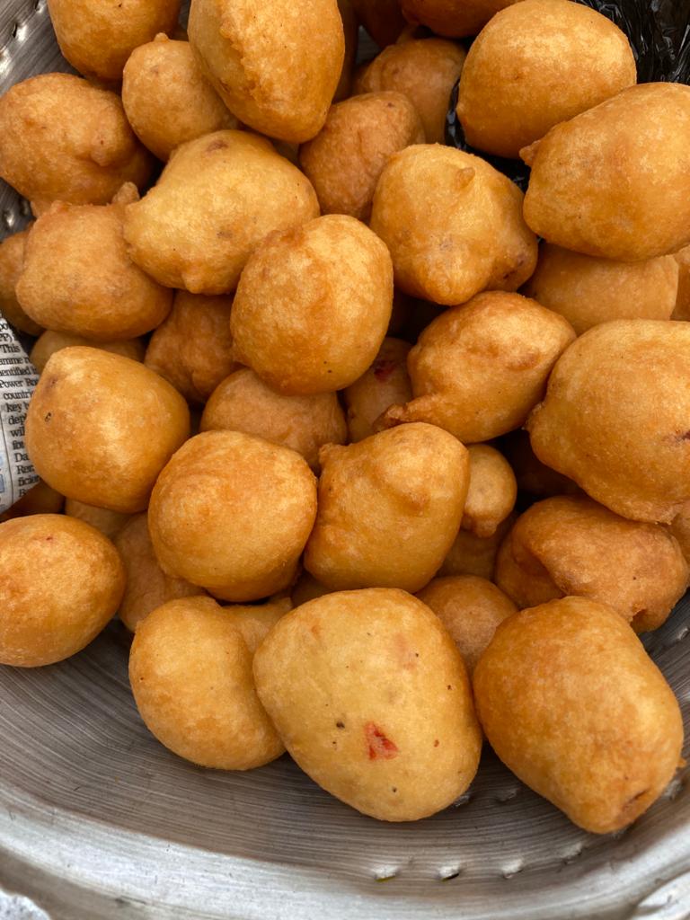 Venussbay's tweet photo. Abuja based #LimasKitchen offers unforgettably puffy #Masa & a variety of food and beverages: kose (akara), akamu (pap), soups, sauces, fried yam and fried plantain, served with zobo, kunu Aya, dates and coconut juices. Call +234 8058451586, +234 8036571248
#valentinesday #masa https://t.co/UTSAifYtik
