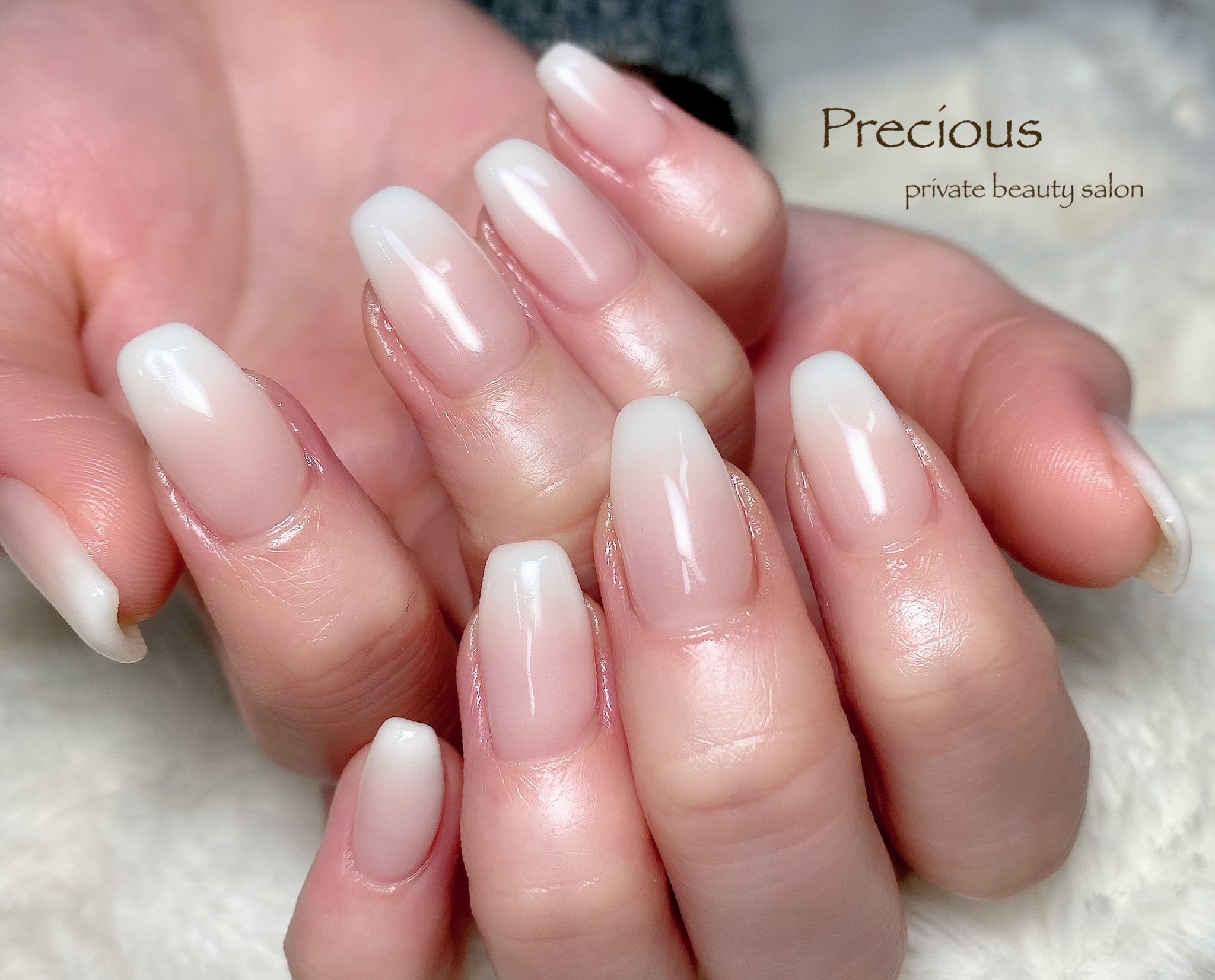 Precious 白グラデーション 白グラデはやっぱり ほっこりする Precious 048 945 60 本日定休日になります お問い合わせ ご予約は にて受付 Precious ベイビーブーマーネイル 白グラデーション 冬ネイル スクエアネイル冬