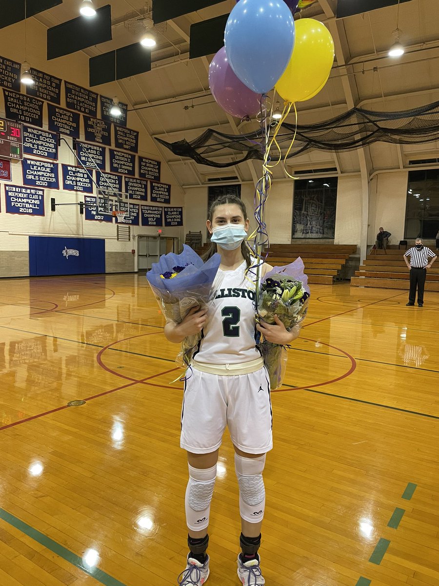 Huge shoutout to Jordyn Meunier ‘21 for surpassing 1000 points tonight!!! So proud of you!!! #hardworkpaysoff #shooter #threeball!  <a href="/WillistonNS/">Williston Northampton School</a>