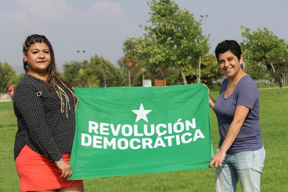 LHL12's tweet photo. Entre mujeres no somos rivales, somos compañeras. 

Candidatas a concejalas por Colina.

@BonaRuz 

#RevoluciónDemocrática 
#Colina 
#LissetteHermosillaLeiva 
#SuenaFuerteSuenaBien https://t.co/gwgU9mXiT0