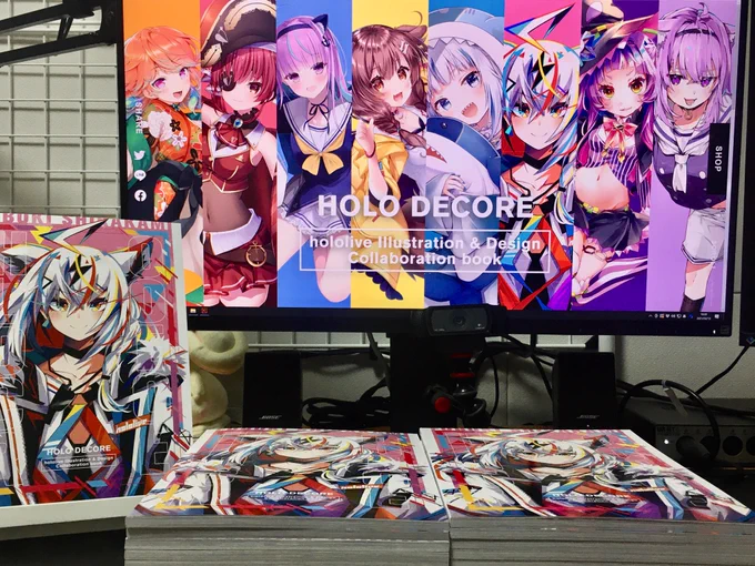 ちょうど手元に新刊が届いたのサークル設営っぽく設置してみました。実物のほうはかなり良い質感と発色になっていたので皆さんのお手元にいくことを楽しみにしてます! 
