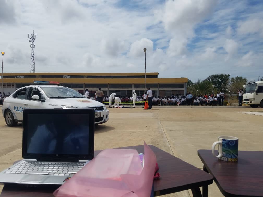 Harrygomez40's tweet photo. #academiadelcicpc  Hoy en el cefo Nva Esparta, estudiantes de los pnf de inv Penal y criminalística de la cohorte I-2020, demostraron los conocimientos adquiridos al realizar un excelente abordaje y protocolo de colección en el sitio suceso recreado en la casuística. #cicpc https://t.co/6e2kx43vqI