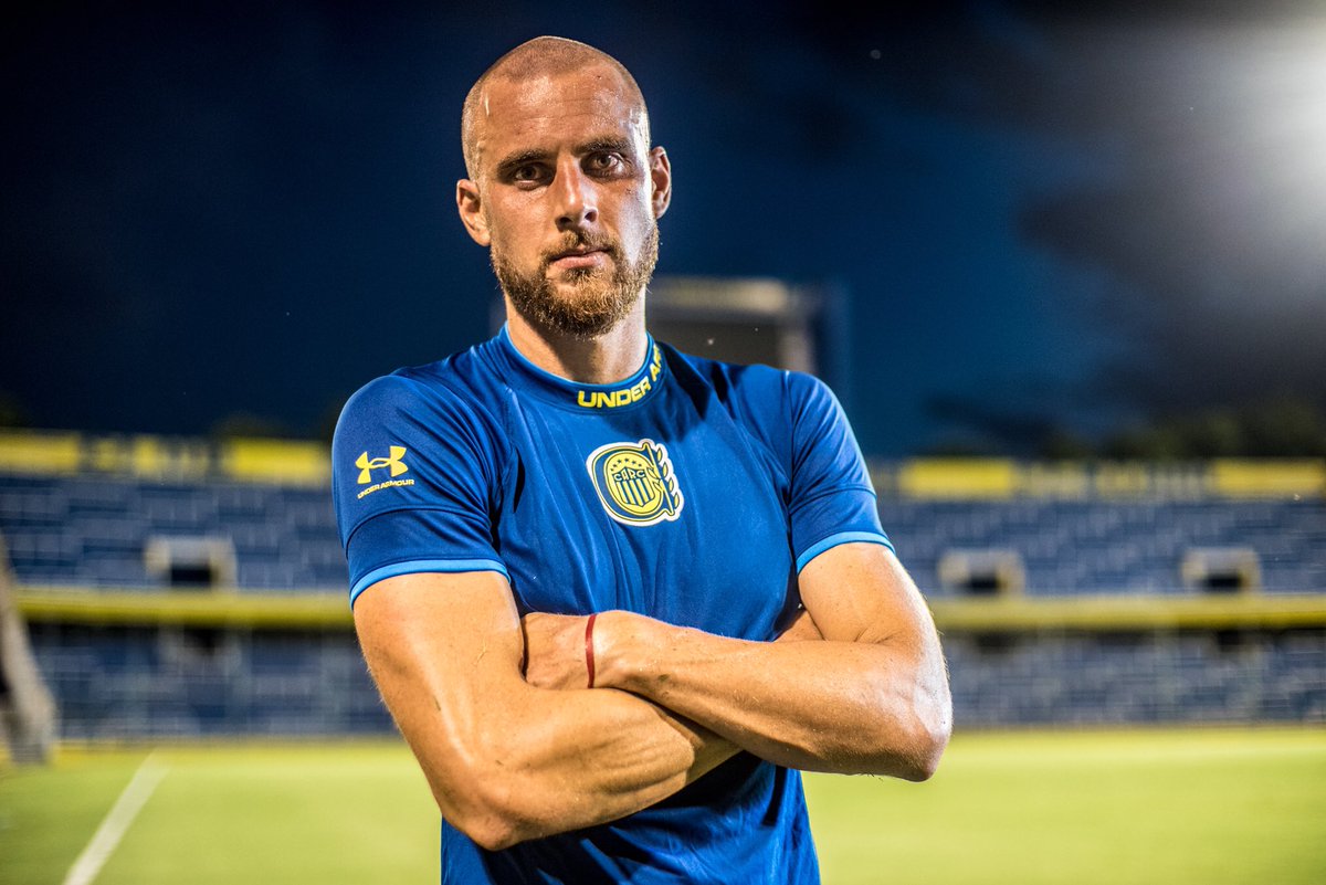 Rosario Central on Twitter: "?????‍♂️ ¡Ferreyra ya se puso la pilcha  canalla! El nuevo defensor canalla se realizó la revisión médica, firmó su  contrato por un año y ya tuvo su primer
