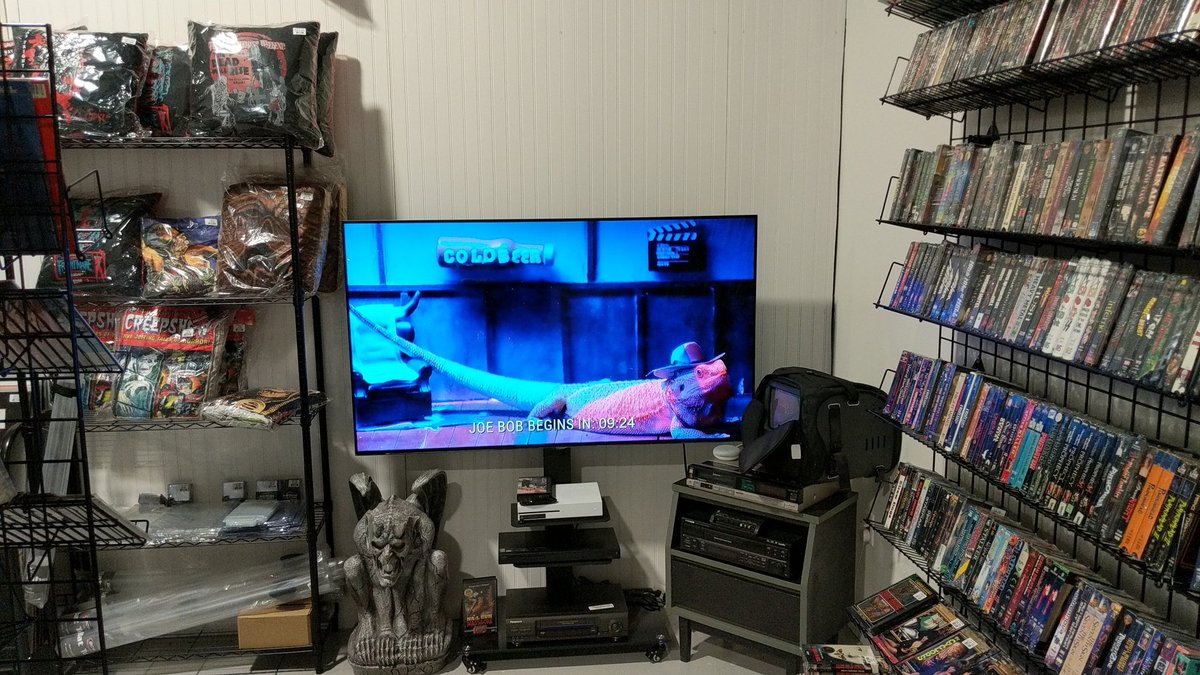 FrightmareC's tweet image. Chilling at the shop waiting for @therealjoebob to go live. #lastdrivein