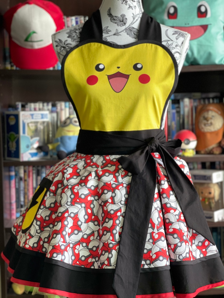 Flickerfoxfun's tweet photo. Going into our third lockdown - hopefully it is just 5 days - I thought I'd share this little ray of sunshine ☀️ that I completed recently.  I Choose You - Retro Diner Apron - available now in my #etsyshop #tcraftsbytina 💛🖤#pikachu #pokemon #teamash #anime #retroapron #pokeball https://t.co/FUIRUTRwWI