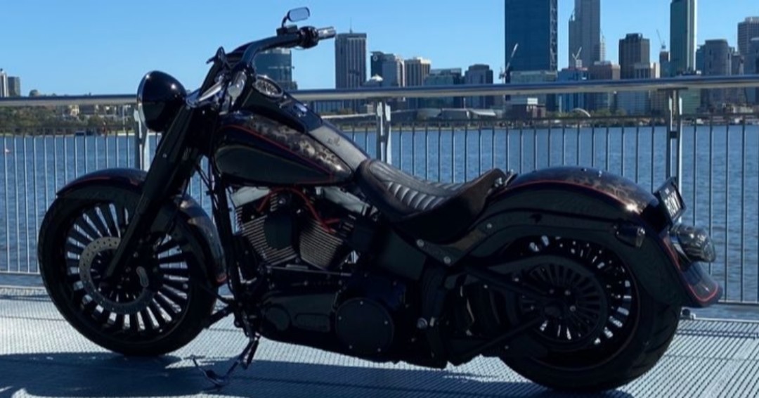 Smt_MachiningCo's tweet photo. Thank you for the support @Rowie_Mate. Those #PenthouseWheels look ๐ฅ๐ฅ๐ฅ on that #CustomSoftail. https://t.co/bP9lNYOkZj