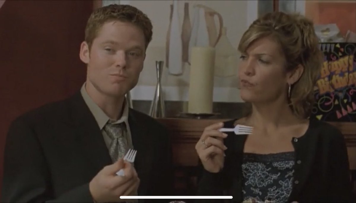 TheRoomMinute tweet media