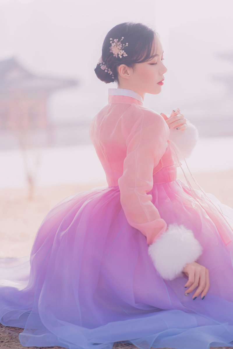 enjyu_cos's tweet photo. 2021년, 새해 복 많이 받으세요❤️
🌺💜🌺
Photo by. @CherryPie_85💕
━━━━━━━━━━━━━
#HappyNewYear2021
#Korea_hanbok_challenge #한복_챌린지
#청춘한복아랑 #아랑한복
#team_cherrypie🍒
#portrait #portraitphotography
#ポートレート
#Enjyu_Daily https://t.co/3V46BWDSVT