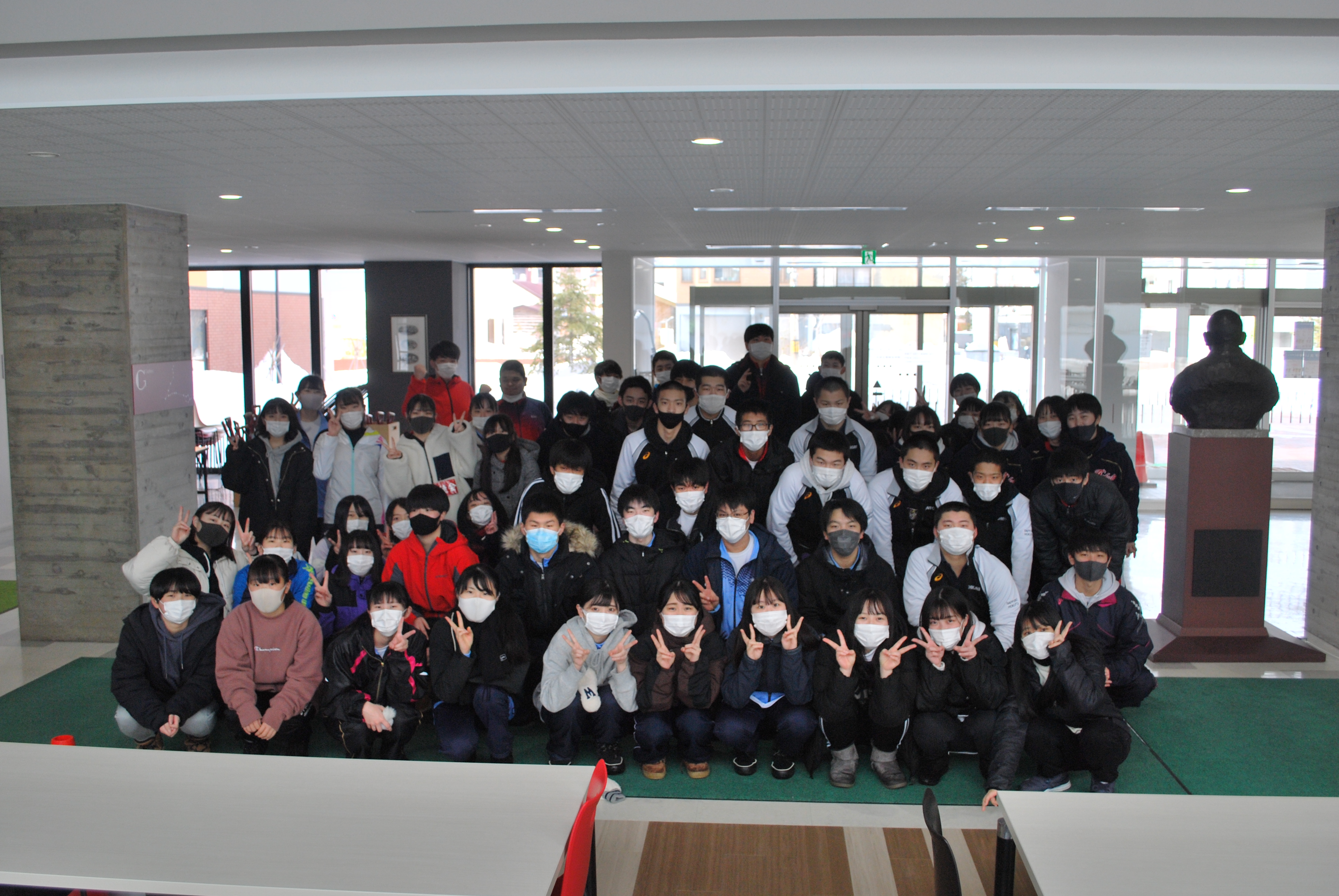 札幌北斗高等学校 ２月１３日 土 除雪ボランティアを行いました 地下鉄北１３条東駅から北斗高校にかけての歩道を広くしました 皆 汗をかきながら協力して頑張ってくれました T Co Dyfgbiz7qy Twitter