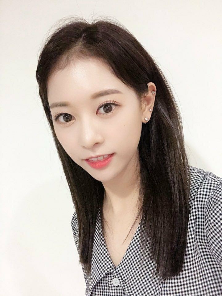 𝕂𝕚𝕞 𝔹𝕠𝕣𝕒 (보라)3 March 1999Main Vocalist𝕄𝕠𝕣𝕖 𝕀𝕟𝕗𝕠 𝕒𝕓𝕠𝕦𝕥 𝔹𝕠𝕣𝕒!♡- Bora appeared in BTS Highlight Reel MV with V BTS- Bora is former Music K trainee- Bora is Actress