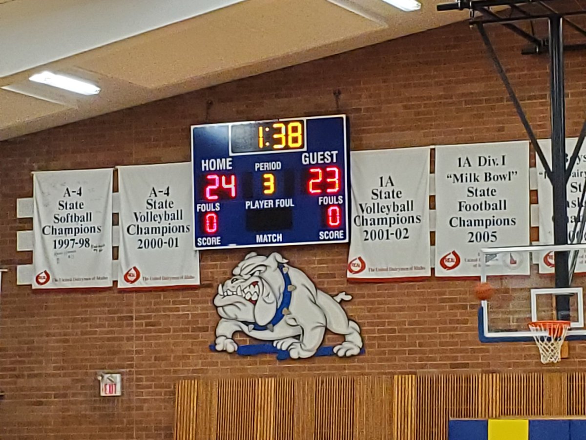 GeneseeSchool's tweet photo. @GeneseeSchool GB update at halftime,  Bulldogs with the lead. #Genbulldogs #IDPreps #idhsaa @KLEWSports https://t.co/U2zUh6rE0m