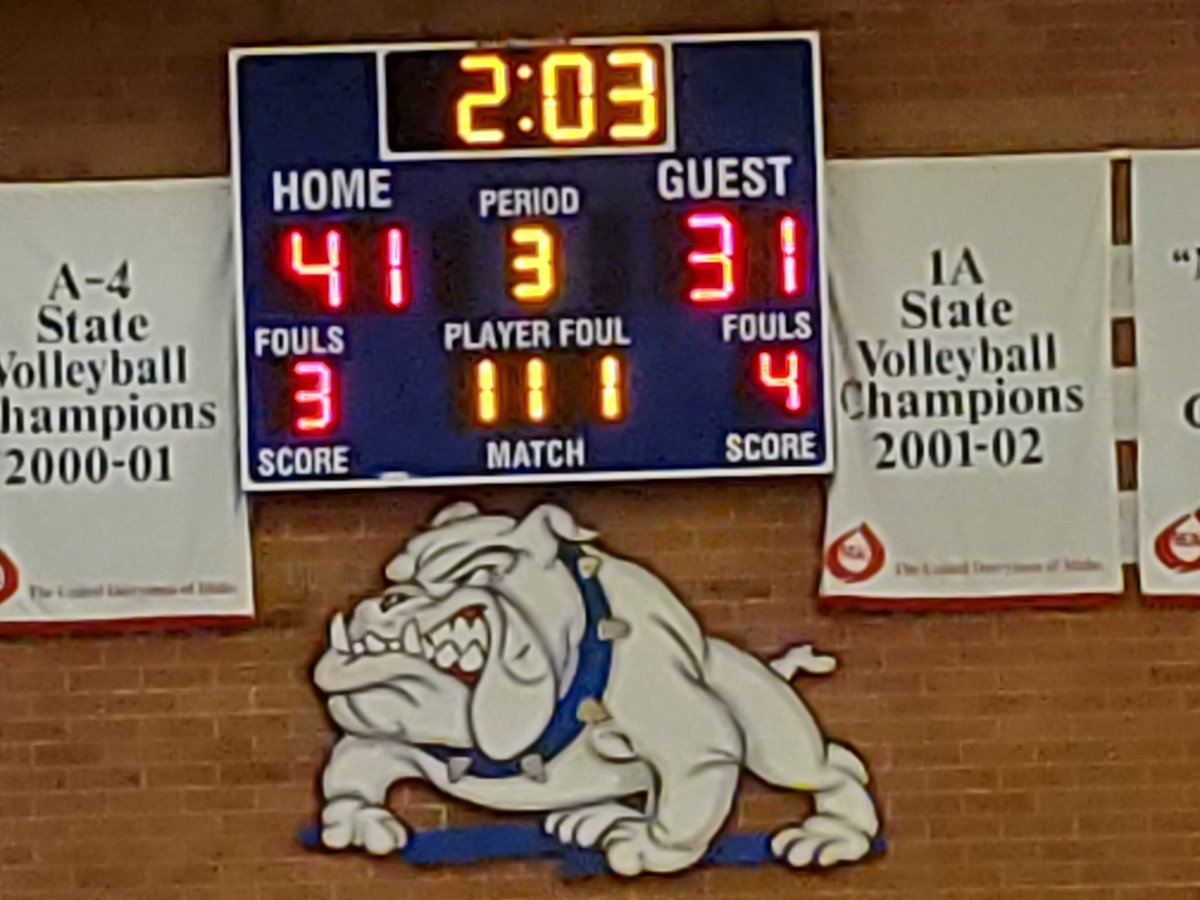 GeneseeSchool's tweet photo. @GeneseeSchool GB update in the 3rd, Bulldogs with the lead.  #Genbulldogs https://t.co/6r6g3srluQ