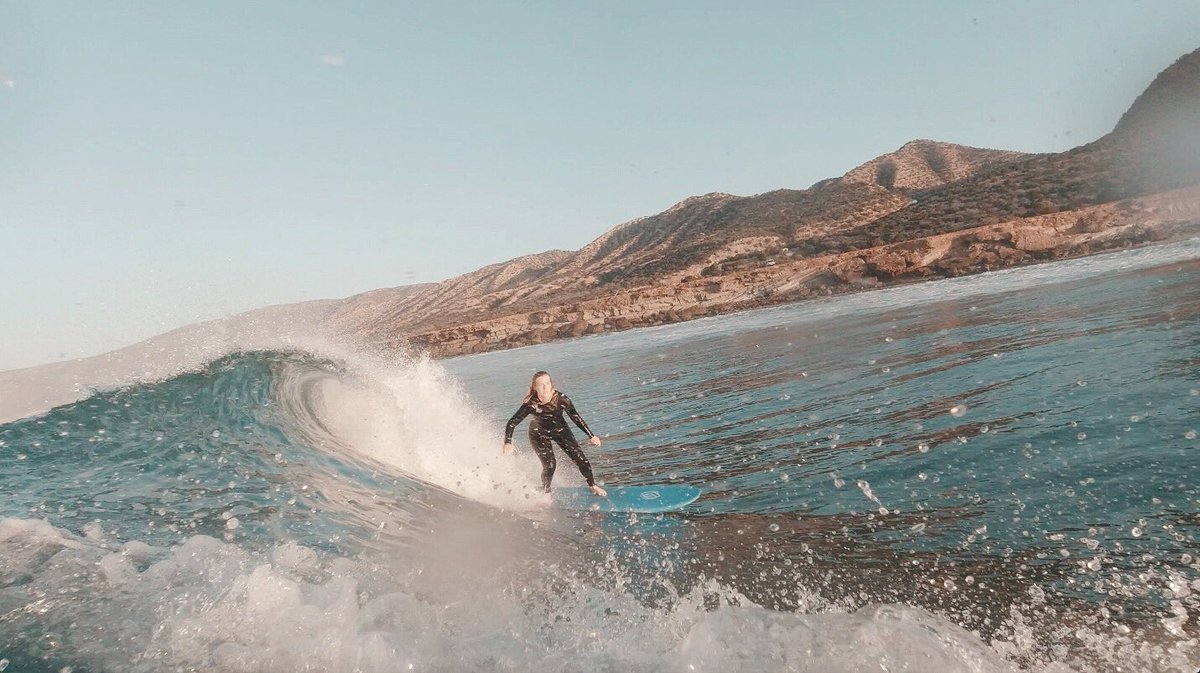 Shredding in to the weekend 🌊🏄‍♀️
•
•
•
•
#azul #azulguesthouse #tamraght #taghazout #surfingphotography #surfergirl #surfinglife #surfcamp #sunrisesurf #surfandyoga #surfandyogaretreat 
#womenwhosurf