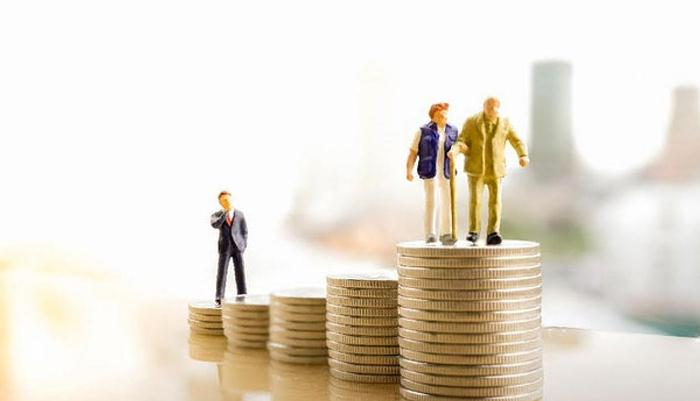 madstreetbets's tweet image. Tras pensármelo muchas veces, he decidido hacer un hilo explicando el sistema de pensiones, principal motivo por el que decidí empezar a invertir.

Está quebrado, es insostenible, y antes o después nos va a explotar en la cara. 

Pero eso los políticos no te lo dirán.

⬇️