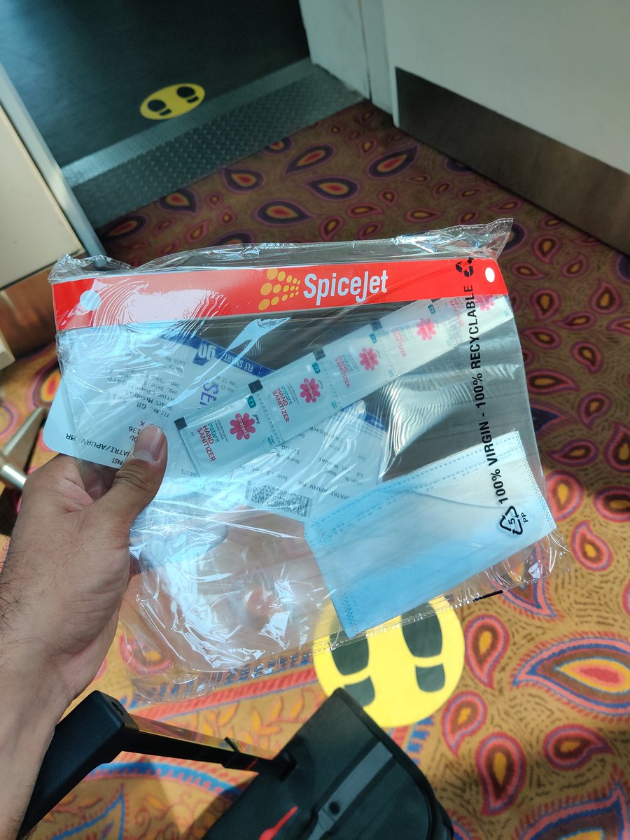 apurva_khatri's tweet photo. GoAir to Spicejet: Aye bhai thoda udhaar dena. #GoAir #Alwaysdelay https://t.co/l1Sx6xlSYX