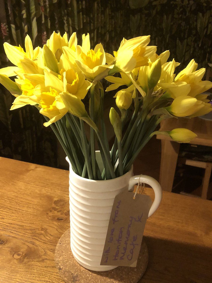 After a tough few weeks we delivered #daffodils to all of our #Honiton Memory Cafe Friends with a message of #love #hope & #support 🙏 @duncanhoniton @HonitonHLofF @DPT_NHS #dementia #volunteers #kindness RIP John 💚