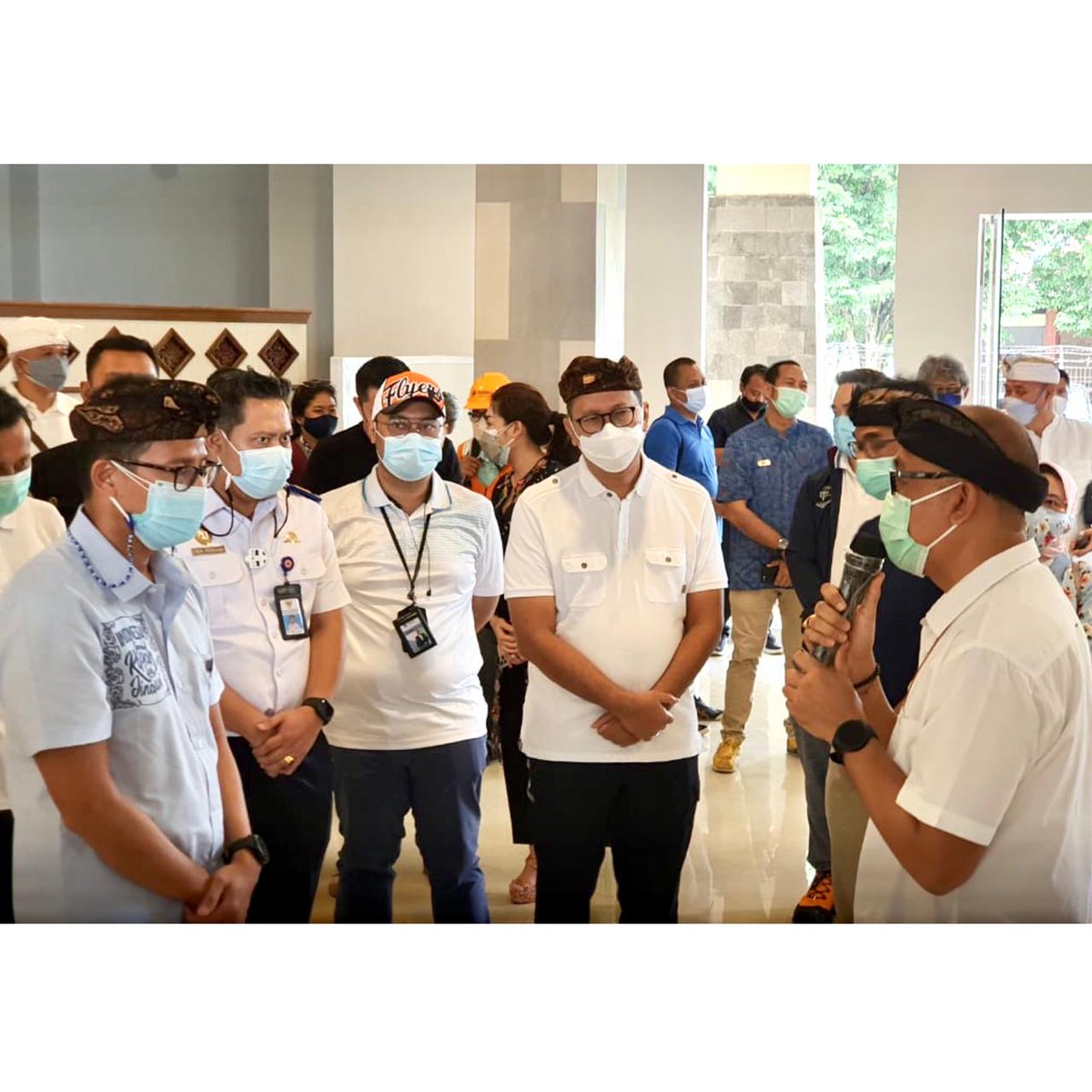 Kadin_Indonesia's tweet photo. Ketum Kadin Indonesia, Rosan P Roeslani bersama Menpar, Sandiaga S. Uno dlm kunjungan ke Port of Benoa Bali u/ meninjau pembangunan fasilitas Benoa Cruise Terminal&amp;sarana penunjang u/ industri pelayaran bersama Perwakilan BKPM, Dirut Pelindo III, Ketum Kadin Bali&amp; HIPMI Bali. https://t.co/8ezF2FsXXg