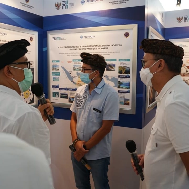 Kadin_Indonesia's tweet photo. Ketum Kadin Indonesia, Rosan P Roeslani bersama Menpar, Sandiaga S. Uno dlm kunjungan ke Port of Benoa Bali u/ meninjau pembangunan fasilitas Benoa Cruise Terminal&amp;sarana penunjang u/ industri pelayaran bersama Perwakilan BKPM, Dirut Pelindo III, Ketum Kadin Bali&amp; HIPMI Bali. https://t.co/8ezF2FsXXg