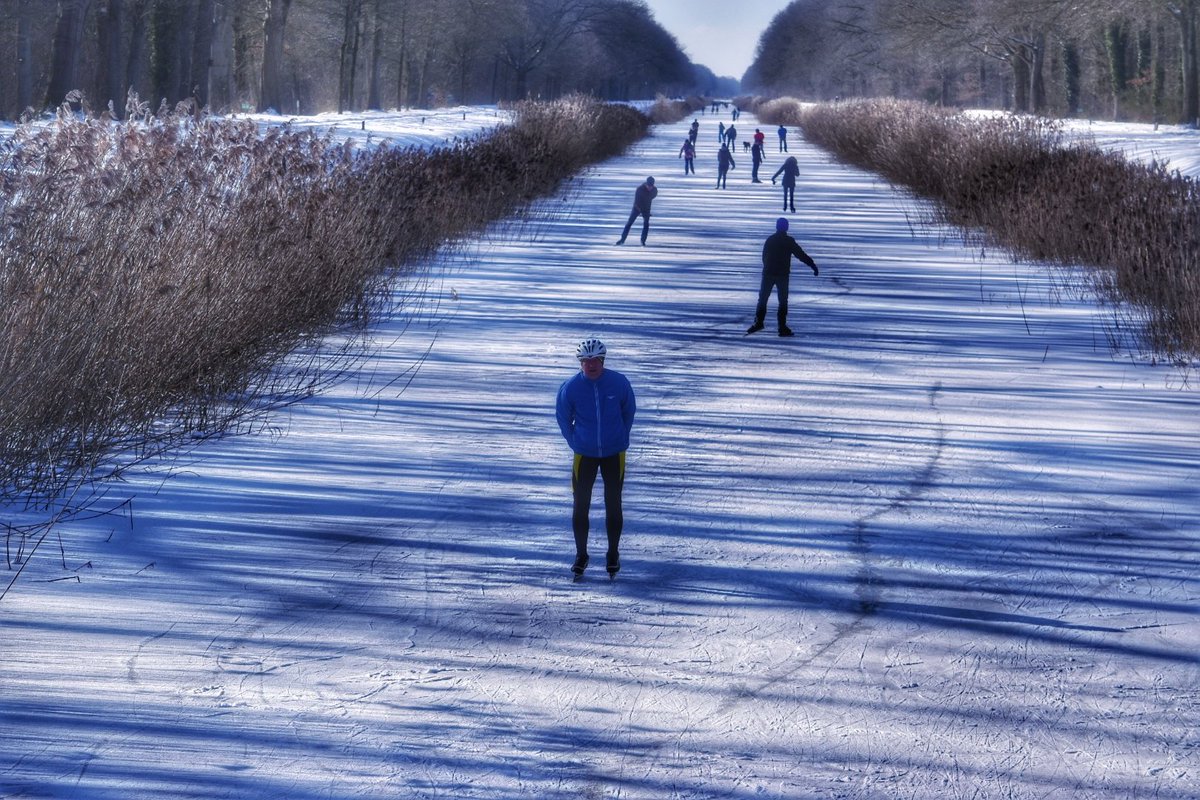 ibridges1301's tweet photo. Good morning everyone 💕
It's cold outside, sunny and lots of ice, perfect skating weather!!
The canals where I live are all frozen over

Dutch Traditions

Ice skating
Wrap up warm
Have fun
Hot chocolate
Hot toddy
Pea and sausage soup

#DutchWinter 
#Freezing 
#WinterWonderland https://t.co/bKDkQAypjG