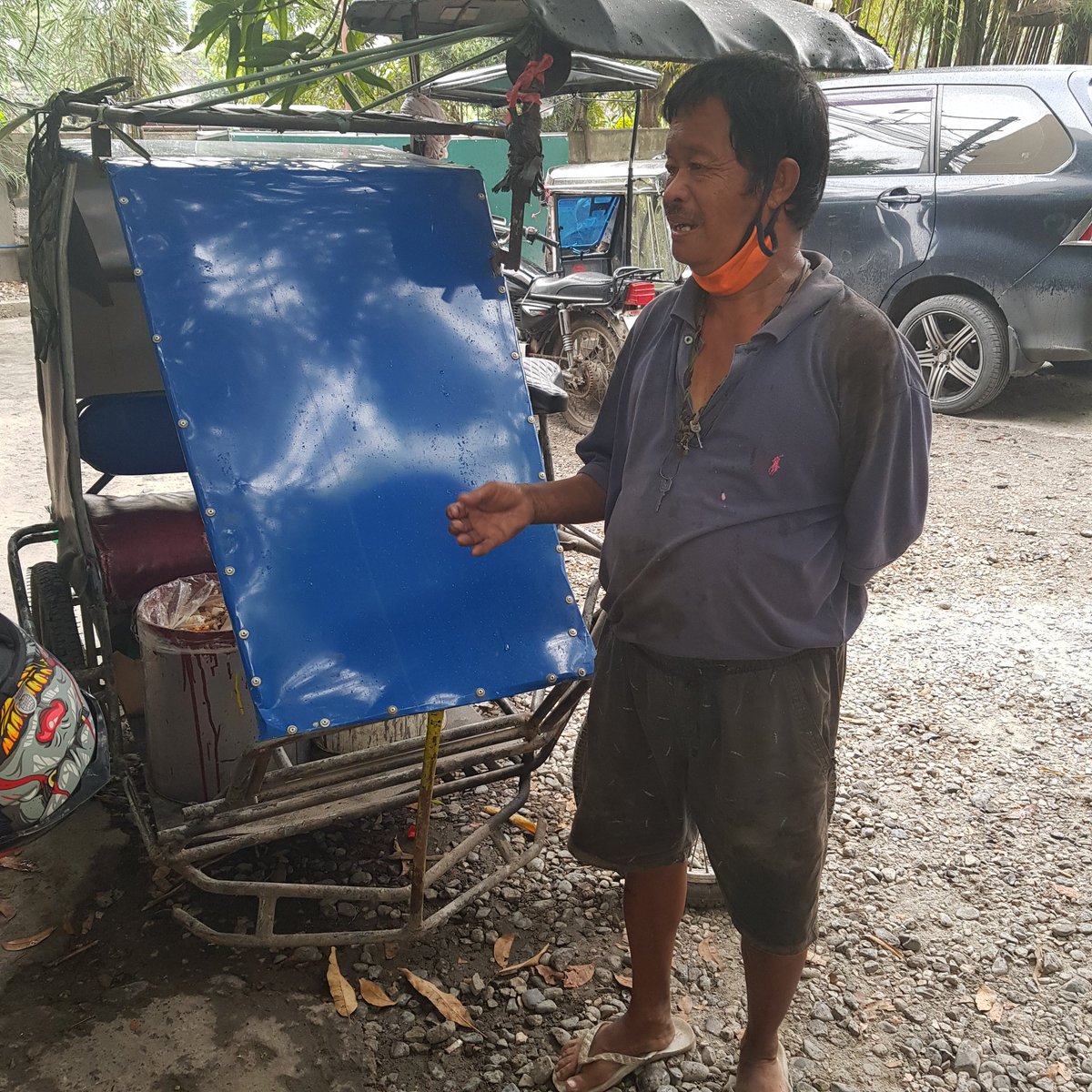 PlushiesForHope's tweet photo. Let's help tatay. He's a single dad, works as a pedicab driver (boundary), taga kolekta ng kanin-baboy at basura.Sabi nya picturan ko daw sya. 
He hopes to have his own trike at groceries. 

If you want to help, u can send it on our gcash: 09152756371 or https://t.co/QCltgiSlVH https://t.co/hE13dLD9Ld