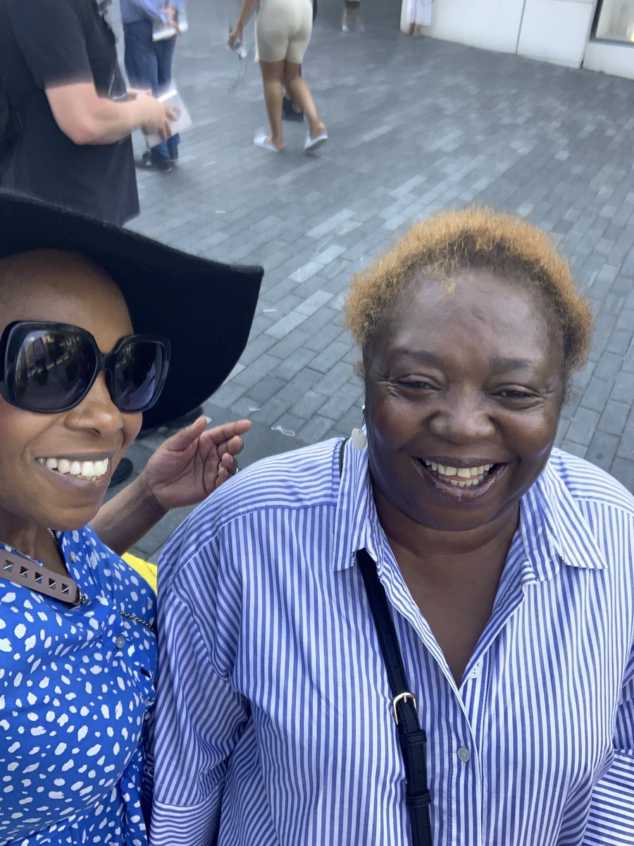 StyleVoyager_'s tweet photo. ❤️ Because of your #smile, you make life more beautiful...

 #weekendvibes #motherdaughter https://t.co/XrdndrxRpo