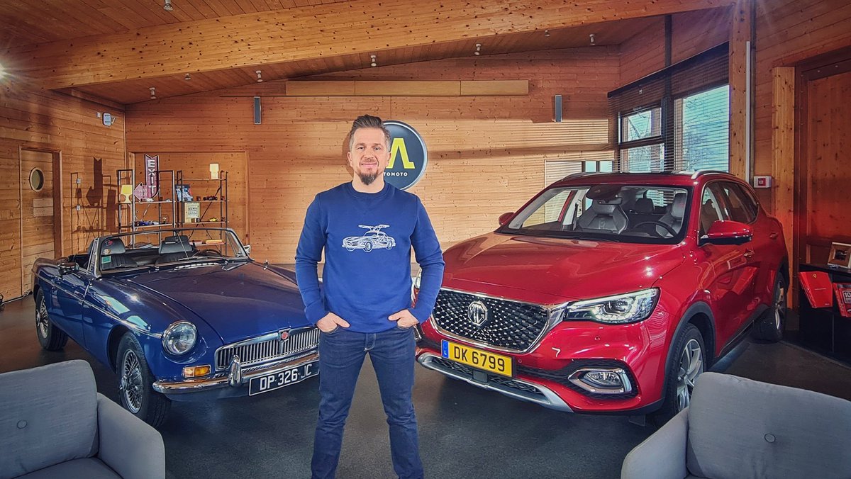 jpgagick's tweet photo. Vous prenez la MG de gauche ou celle de droite ??
À demain dans @automoto_TF1 !! https://t.co/aL39wNJvcP