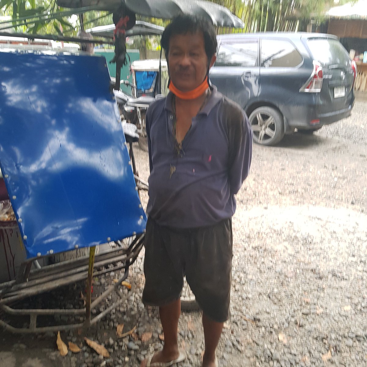 Let's help tatay. He's a single dad, works as a pedicab driver (boundary), taga kolekta ng kanin-baboy at basura.Sabi nya picturan ko daw sya. 
He hopes to have his own trike at groceries. 

If you want to help, u can send it on our gcash: 09152756371 or paypal.me/dreamchrysler