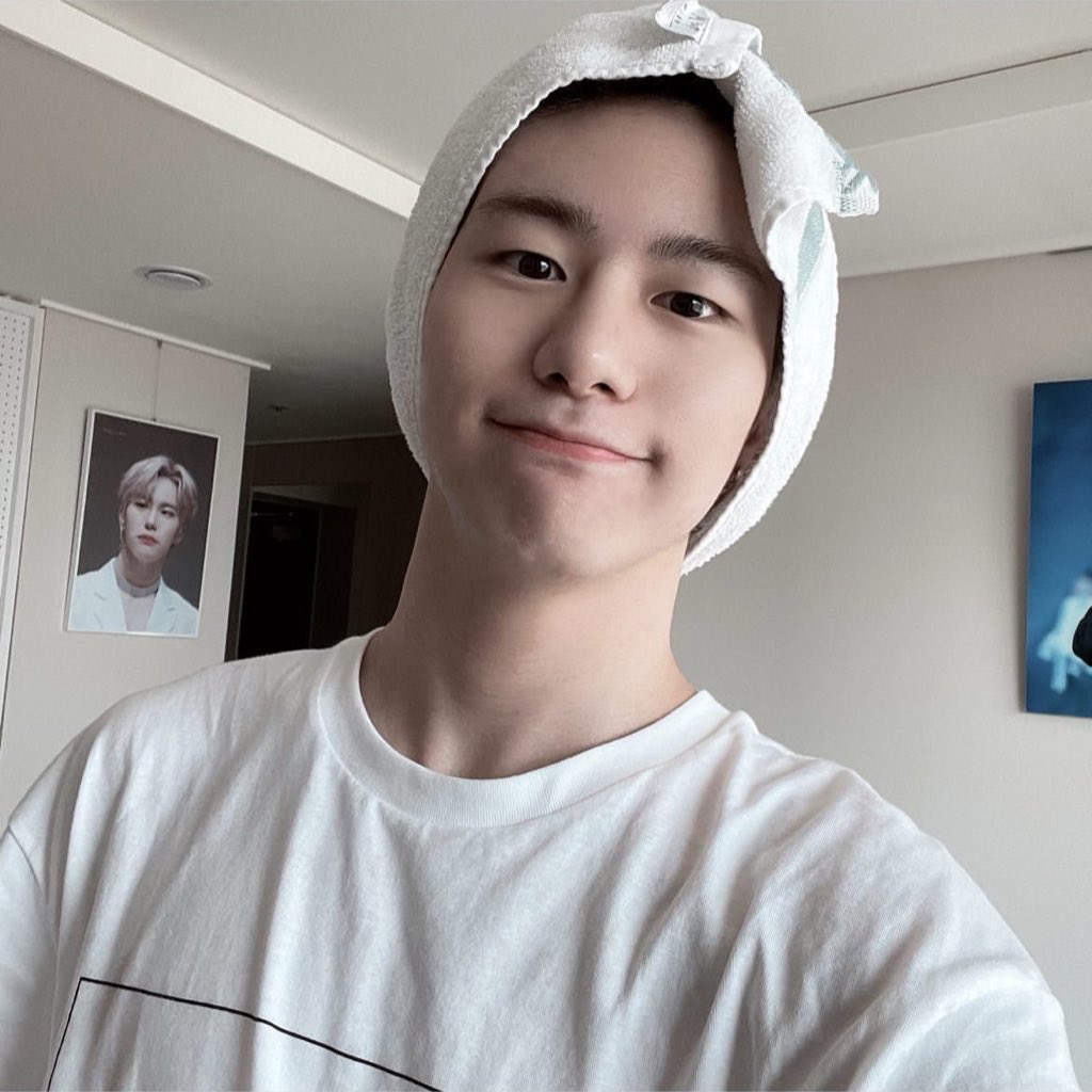 ENTIRELY_SS's tweet photo. 저바 때 선물해준 액자 본가에 있다고 했는데 
이렇게 귀엽게 보여줄 수 있는건가용..❤️
강승식 진짜 겸둥fox..💗

#빅톤 #강승식 #승식 #VICTON #KANGSEUNGSIK #SEUNGSIK https://t.co/Qj6Tl9ivLl