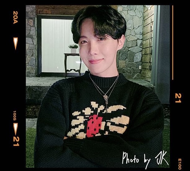 dusik_jk's tweet photo. 해피다람파 호석 형님 생신 맞이 나눔합니다. 저희 토깽파 정국 형님께 웃음과 희망을 선물해주시는 귀여운 형님입니다. 

#RT 만 해주십시오. 한 분 뽑겠습니다.

추첨은 호석날 늦은 호석시에 하겠습니다. https://t.co/bWcwZ9yrVr