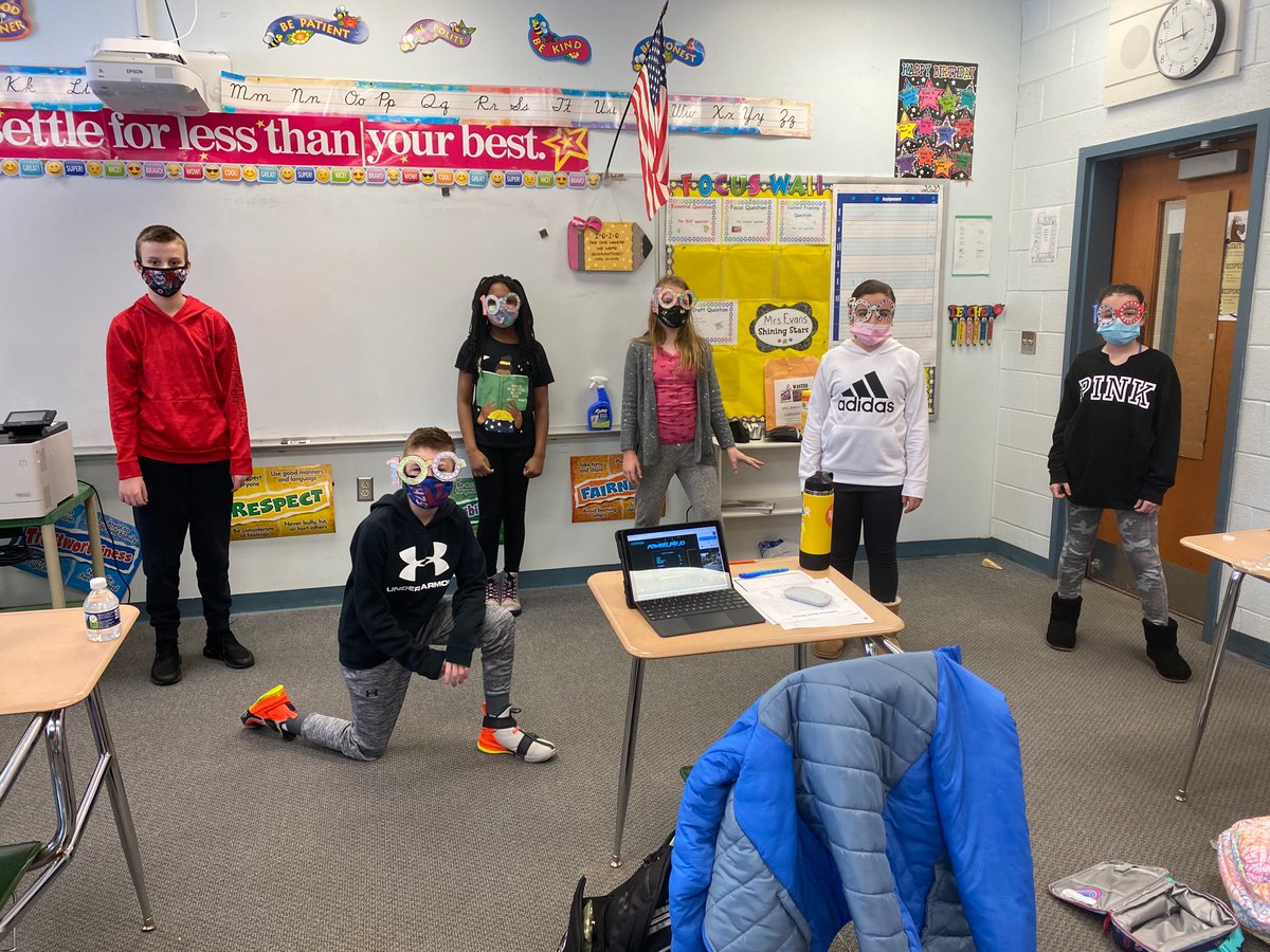 devans716's tweet photo. Celebrating the 100th day- covid style...@wedgwoodwtps 
#quarantineschooldays
#teamevans #wedgwoodpride https://t.co/FV596NliXf