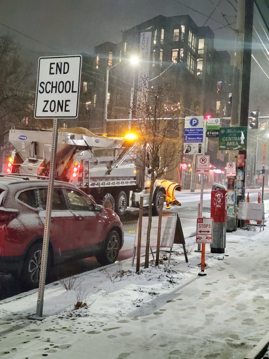 johnnyFiveAces1's tweet photo. Thank you @seattledot for your work keeping our streets safe especially on the hill!! We see the work you do for us! #seattlesnow #Seattle #SeattleWinter #Snowing #seattledot https://t.co/huZoeZB82m