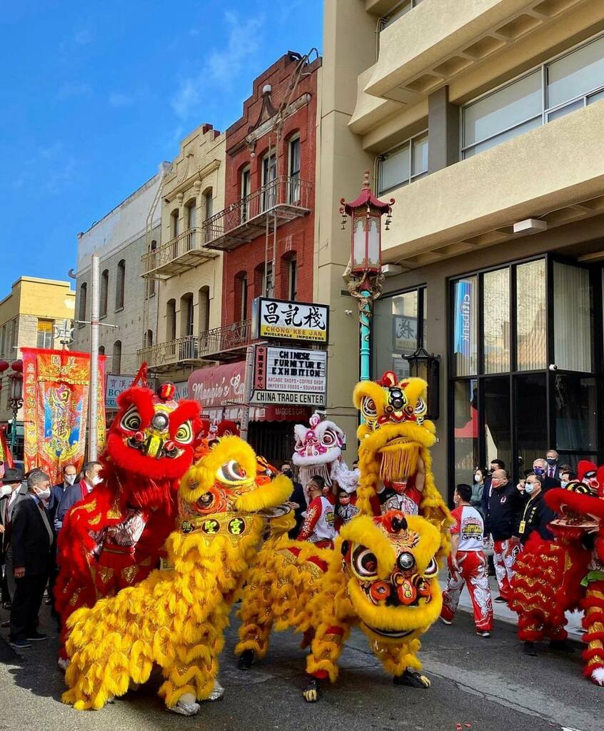 SanFranpsycho's tweet photo. Happy Lunar New Year! 💫🥳 Celebrating the #YearOfTheOx 💥

📸: @brendanwho https://t.co/KvQqBSmZsp https://t.co/BWbg1W6l9y