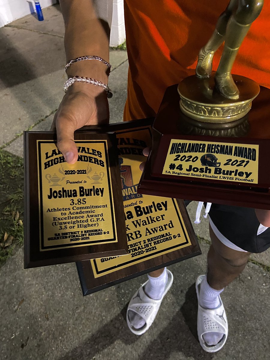jayothe1's tweet photo. Zoom in and read what they say! Thank you Lake Wales🖤 https://t.co/n4URNP0ppB