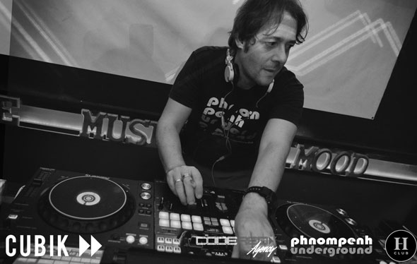 5 live mixes from CUBIK▸▸WE ARE BACK - Part 1: DJ Sequence - is.gd/mhJyZq -