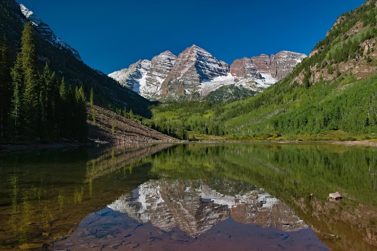 gorgeous_pix's tweet photo. The Maroon Bells remind me of the perfect snow-topped triangles I used to draw for mountains as a kid. From u/CampsG on Reddit #maroonbellsremind #toppedtriangles #perfectsnow #used #mountains #kid #draw https://t.co/JRs8EIUJph