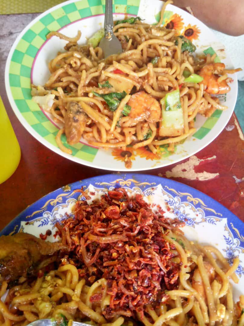bynursyazwani's tweet image. Sesuai makan dengan apa ?
Semua jenis makanan masuk.. 

Nasi putih + telur dadar/mata + kicap + sambal bilis garing

Mee goreng + sambal bilis

Roti + sambal bilis

Bubur nasi + sambal bilis

Semua ngam! 
Pos ada, cod area kl pun ada
msha.ke/bynursyazwani
#sambalbilisgaring
