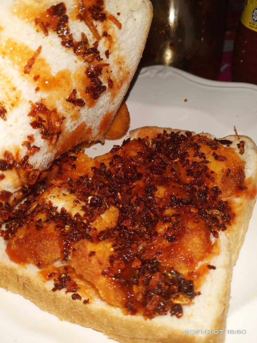 bynursyazwani's tweet image. Sesuai makan dengan apa ?
Semua jenis makanan masuk.. 

Nasi putih + telur dadar/mata + kicap + sambal bilis garing

Mee goreng + sambal bilis

Roti + sambal bilis

Bubur nasi + sambal bilis

Semua ngam! 
Pos ada, cod area kl pun ada
msha.ke/bynursyazwani
#sambalbilisgaring