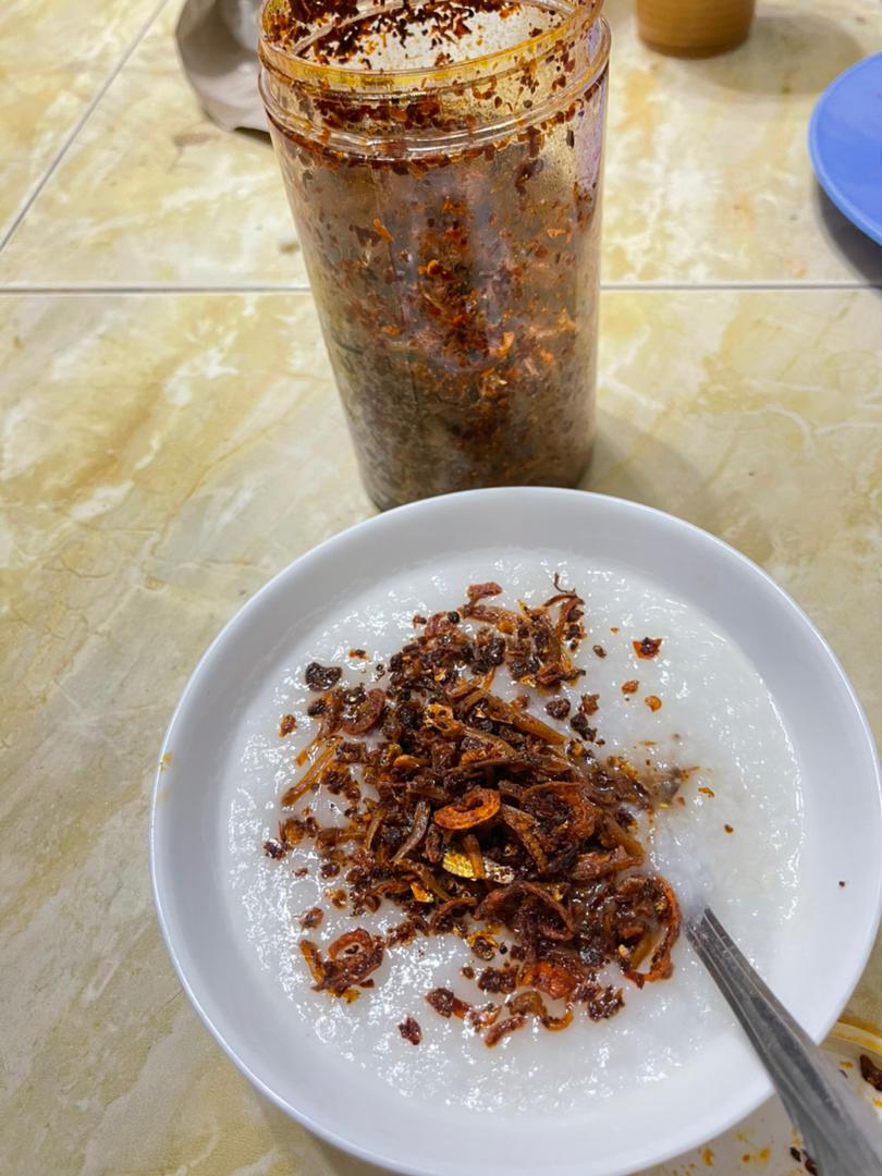 bynursyazwani's tweet image. Sesuai makan dengan apa ?
Semua jenis makanan masuk.. 

Nasi putih + telur dadar/mata + kicap + sambal bilis garing

Mee goreng + sambal bilis

Roti + sambal bilis

Bubur nasi + sambal bilis

Semua ngam! 
Pos ada, cod area kl pun ada
msha.ke/bynursyazwani
#sambalbilisgaring
