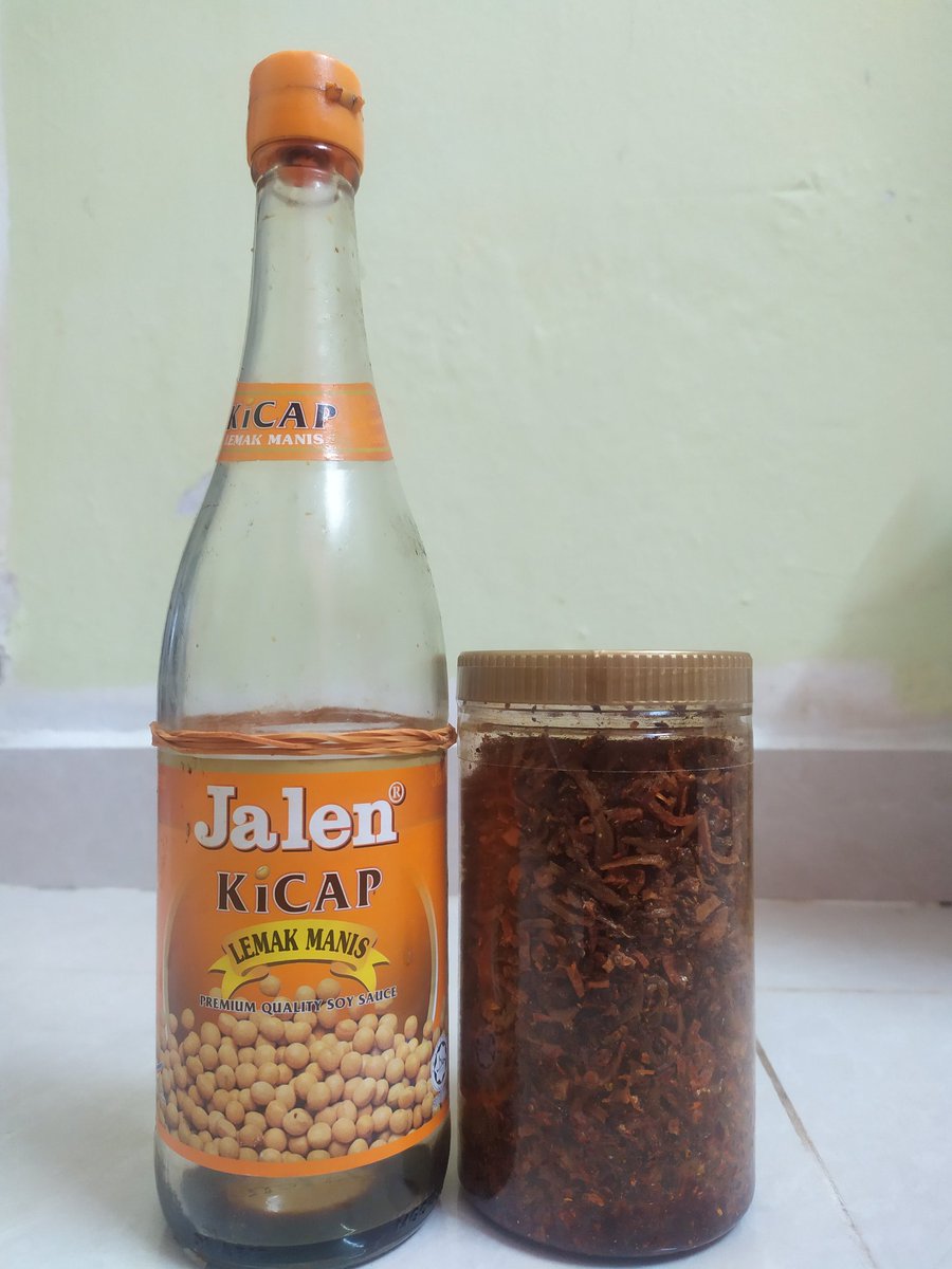bynursyazwani's tweet image. Balang besar mana?  
-Separuh kicap jalen besar.. 
Blh refer gmbr

Ikan bilis byk tk? 
- yess banyak.. Penuh balang

Saya tk suka pedas.. 
- its okay awk,sambal bilis ni, awk blh pilih yg tk pedas

Saya nak extra pedas.. 
- utk awk ada extra pedas tauu.. 

#sambalbilisgaring