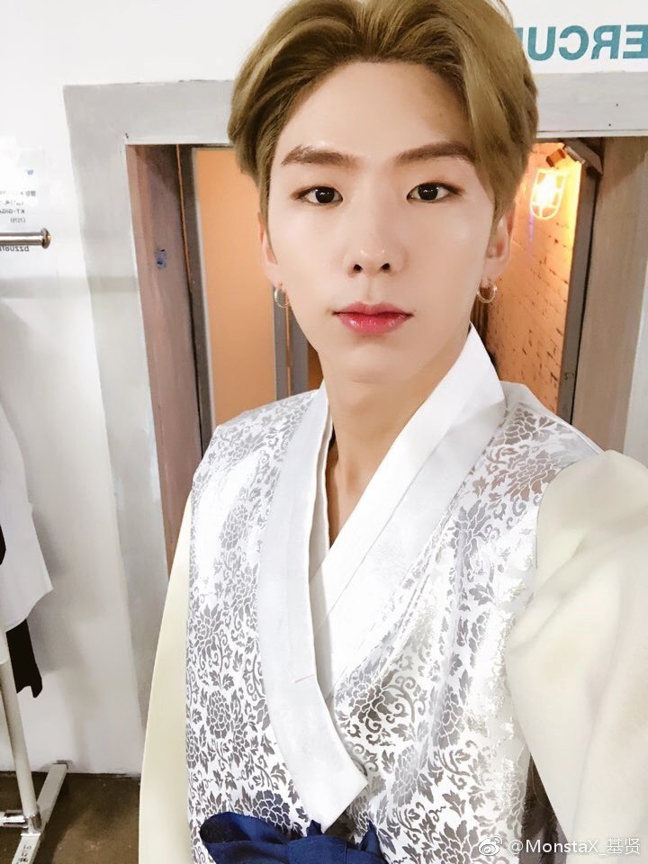 WEAREMlXTAPE's tweet photo. ، 🎧 * / ꜜ𝘂𝗽𝗱𝗮𝘁𝗲 𓈀 from ‧ the﹙mıx.﹚𓂅 𝐩𝐥𝐚𝐲𝐥𝐢𝐬𝐭 !  ➪ #NEOStation ₊ #CoffeeBreakWNCTY.

[🐹]: Coffee Break es una canción movida que me ha llamado la atención desde que la escuché, sin duda alguna, Asher se lució con esta rolita. https://t.co/jWNWbix6cd