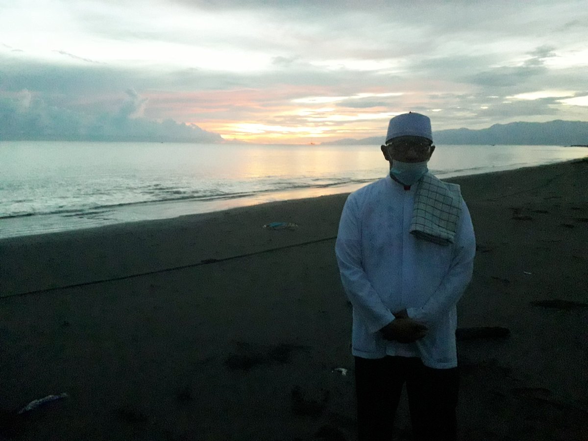 arygafur's tweet photo. ..semburat fajar 
..menanti aksimu
..kutunggu https://t.co/iErbiMNWsI